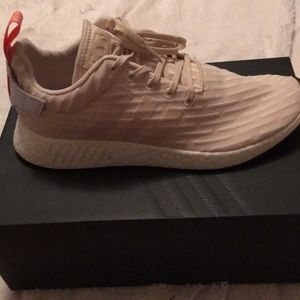 NMD R2